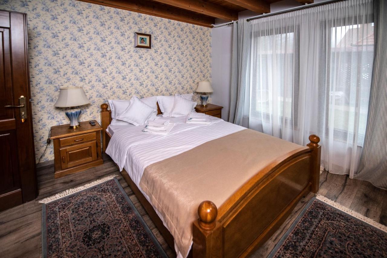 Villa Diva Budureasa ภายนอก รูปภาพ