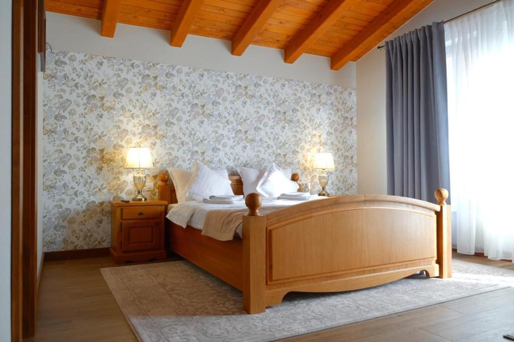 Villa Diva Budureasa ภายนอก รูปภาพ