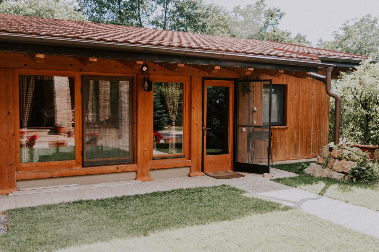 Villa Diva Budureasa ภายนอก รูปภาพ